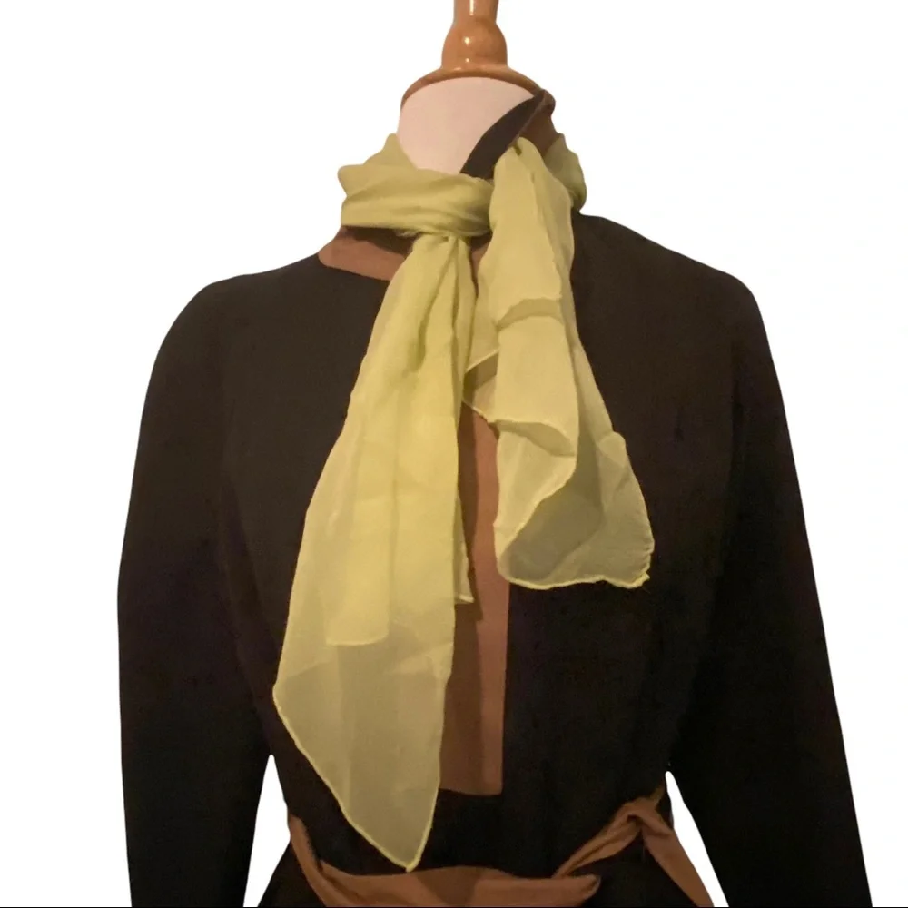 Vera Neumann Vintage Green‎ Hand Rolled Silk Oblong Scarf